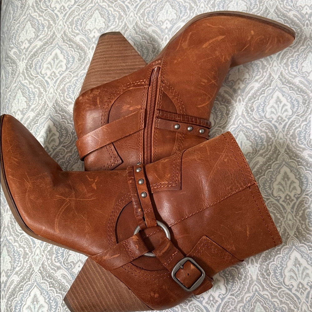 Lucky Brand Women's Tan Heeled Boots